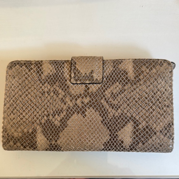 ☀️Michael Kors Brown Embossed Leather Wallet☀️ - Picture 3 of 3